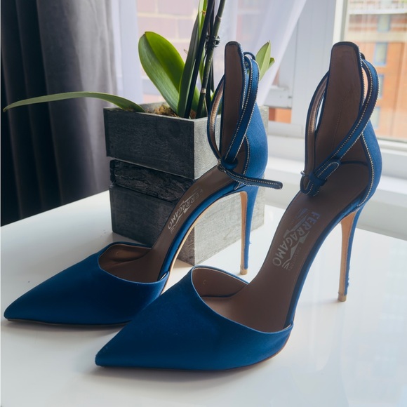 Salvatore Ferragamo Blue Satin Pointed Heels SZ 8 - Picture 1 of 8